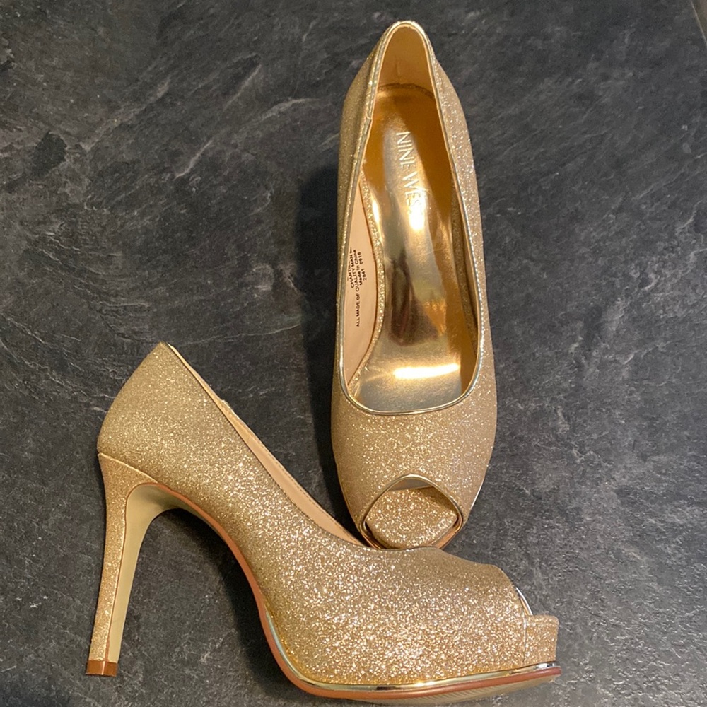 🆕 GORGEOUS Nine West Gold Pumps